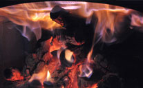 1.乾燥した薪の確保が最優先する